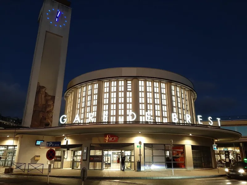 Gare de Brest, desservie par Brest Thierry VTC