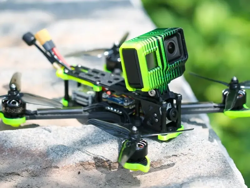 Drone Nazgul XL5 V5 posé sur un rocher